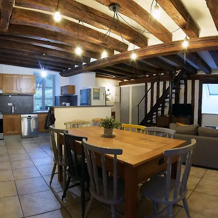 Chez Mémé Caillou, 6 Personnes *